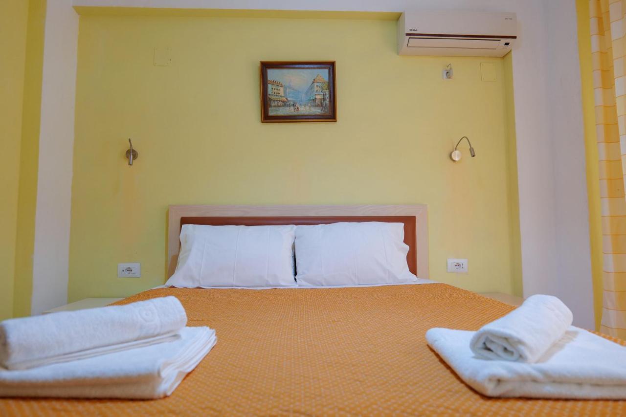 Sunny Holiday Sarandë Exterior foto