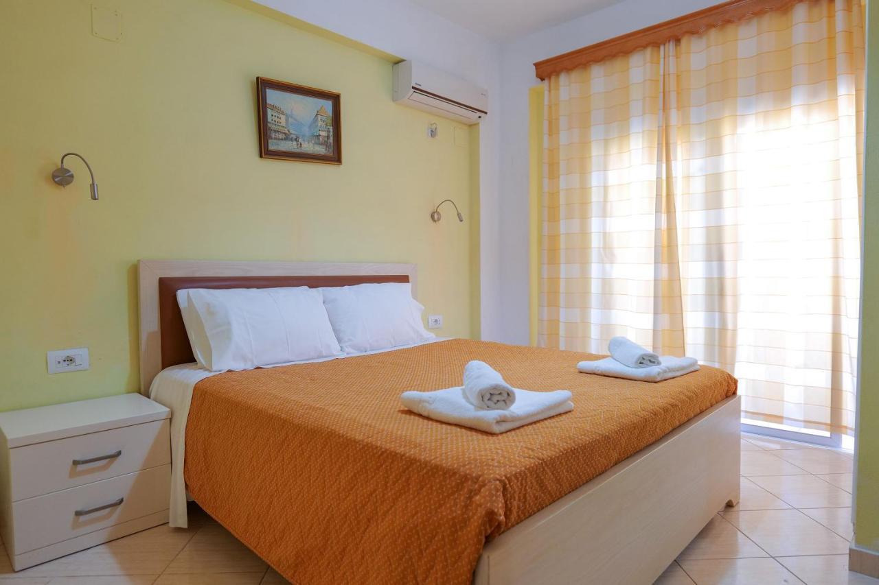 Sunny Holiday Sarandë Exterior foto