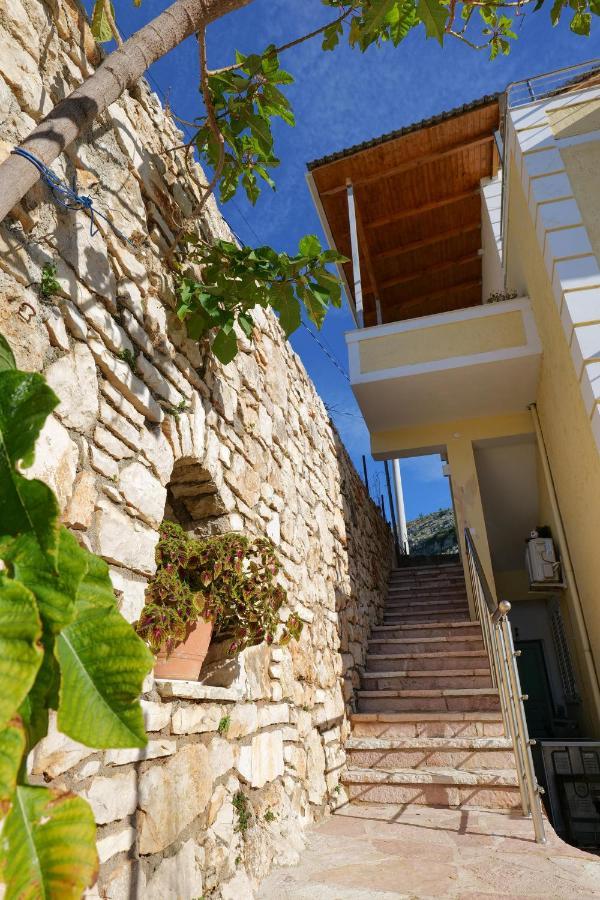 Sunny Holiday Sarandë Exterior foto